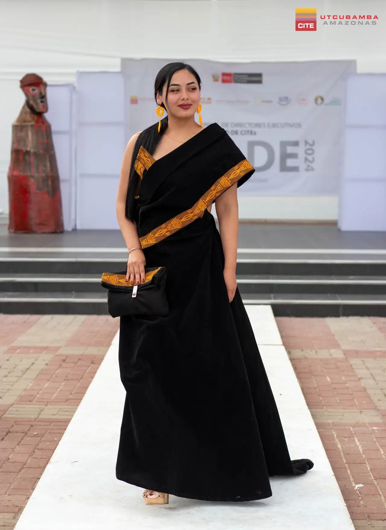 Pasarela de Moda Artesanal "La Rueca": Una Celebración de Tradición y Creatividad