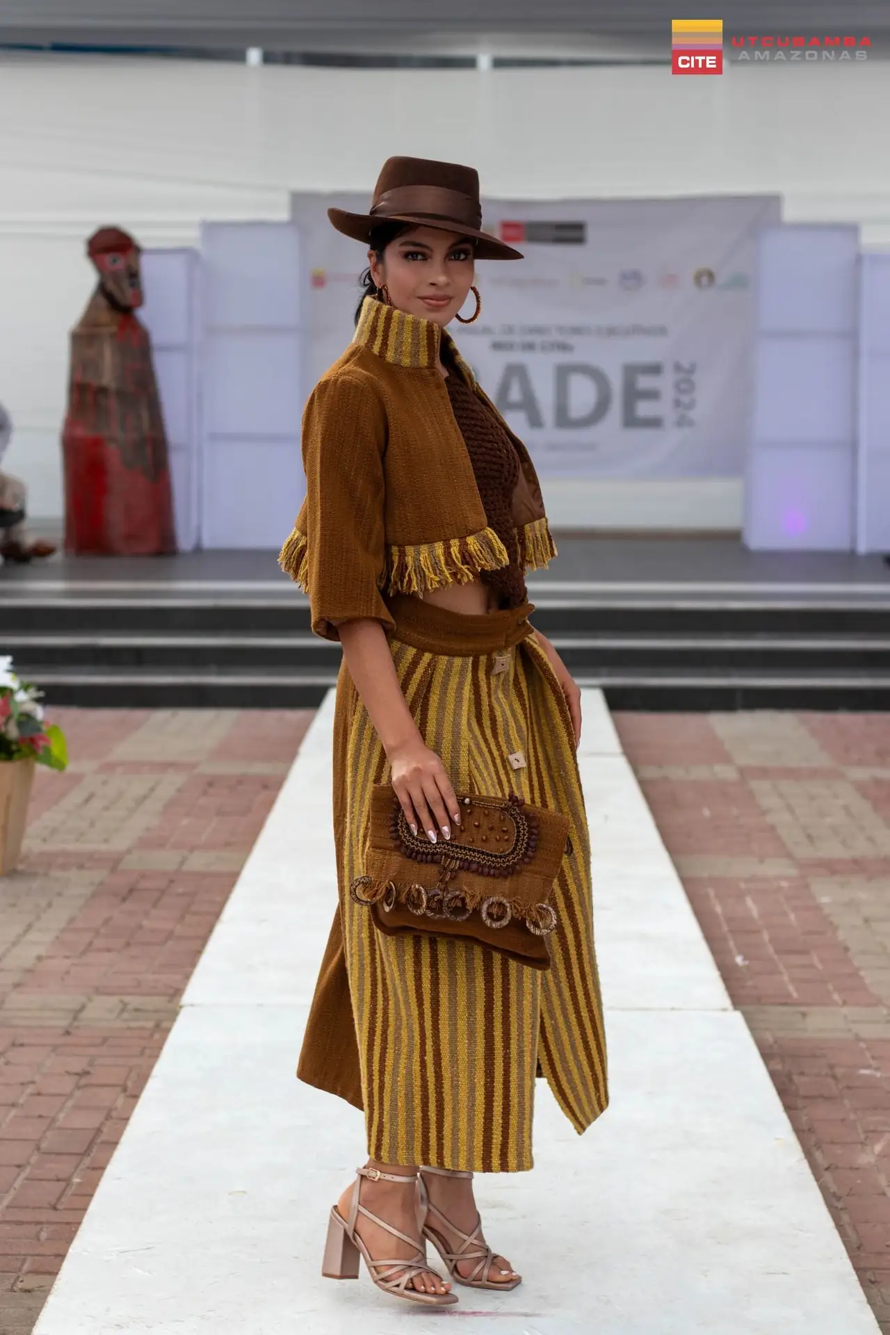 Pasarela de Moda Artesanal "La Rueca": Una Celebración de Tradición y Creatividad