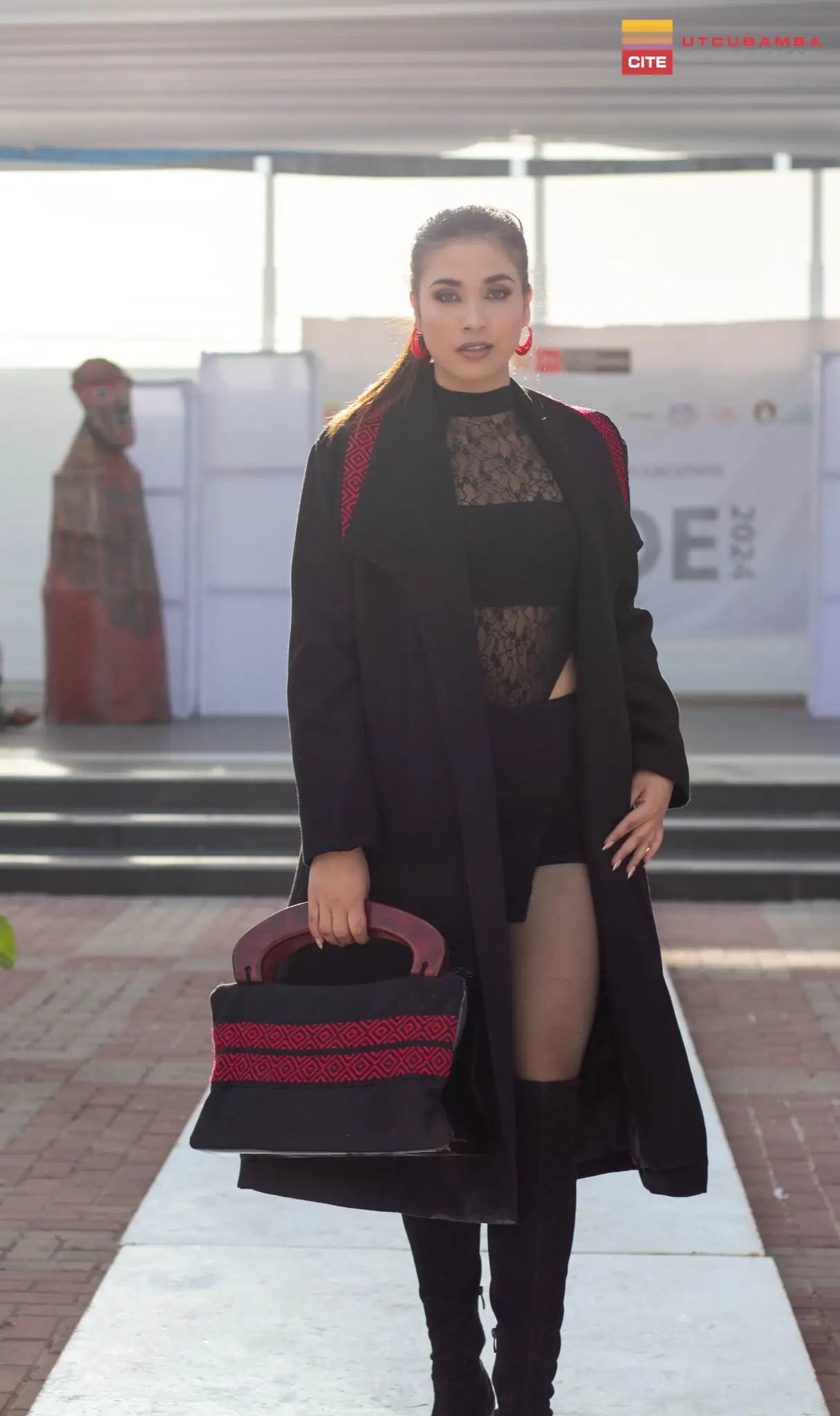 Pasarela de Moda Artesanal "La Rueca": Una Celebración de Tradición y Creatividad